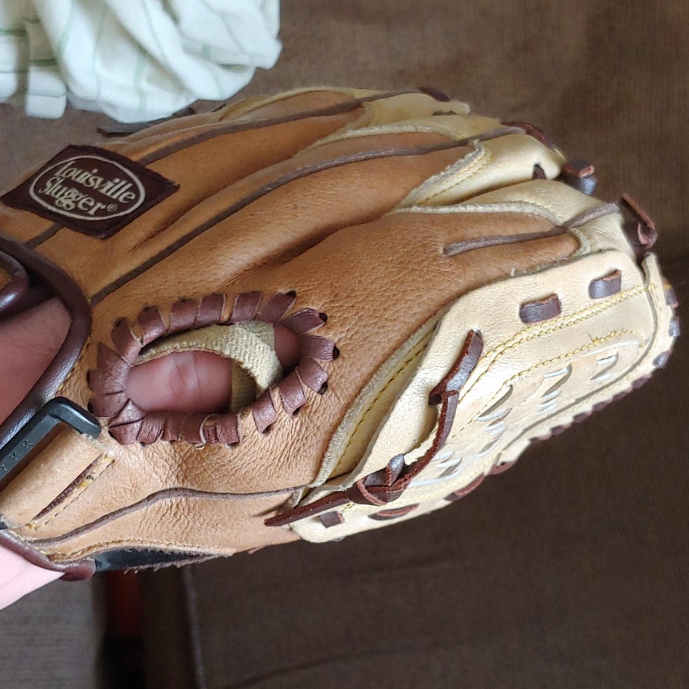 Youth Baseball Glove Louisville Slugger Leather